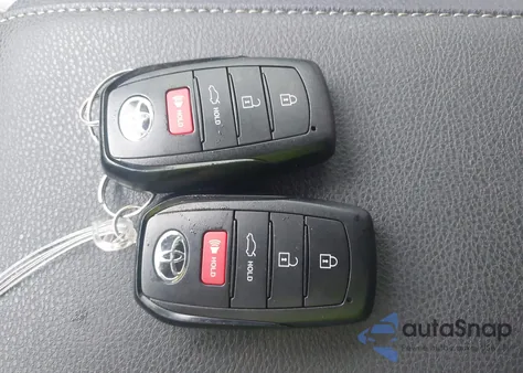 2025 Toyota Camry Xle z USA, uszkodzony, nr VIN 4T1DAACK9SU566859